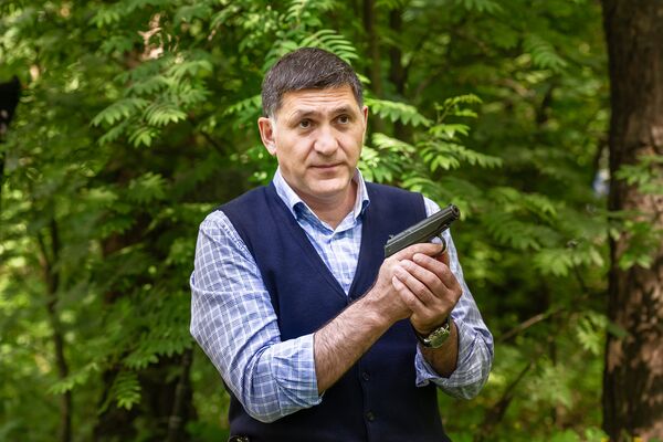 Актер литовского происхождения Сергей Пускепалис на съемках фильма Идеалист Актер литовского происхождения Сергей Пускепалис на съемках фильма Идеалист - Sputnik Литва