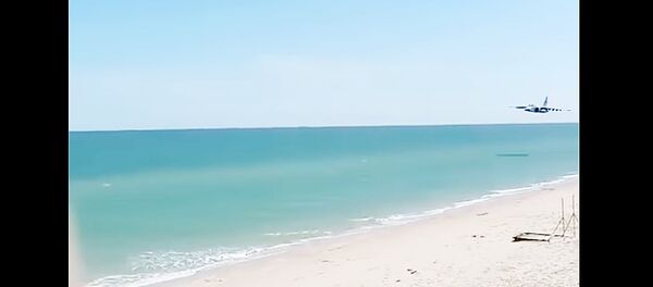 Украинский СУ-25 низко пролетел над пляжем Запорожья - Sputnik Литва