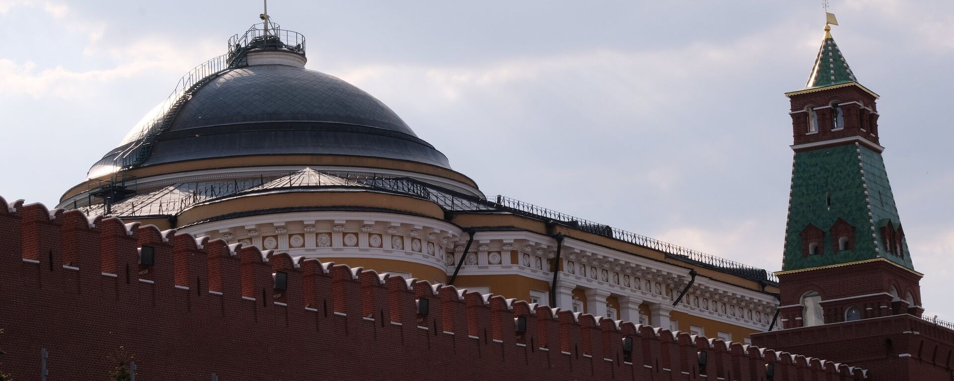 Купол Сената и Сенатская башня Московского Кремля - Sputnik Литва, 1920, 28.11.2023