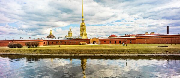 Вид на Петропавловскую крепость с набережной Кронверкского пролива в Санкт-Петербурге, архивное фото - Sputnik Литва