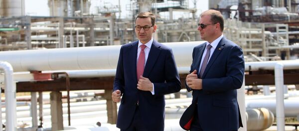 Встреча Саулюса Сквернялиса и Матеуша Моравецкого в Мажейкяе, на крупнейшем в регионе нефтеперерабатывающем заводе - Sputnik Литва