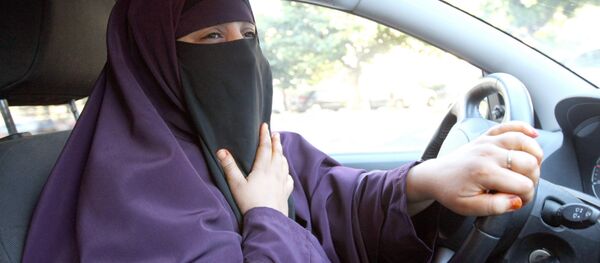 Musulmonė prie vairo Musulmonė prie vairo - Sputnik Lietuva