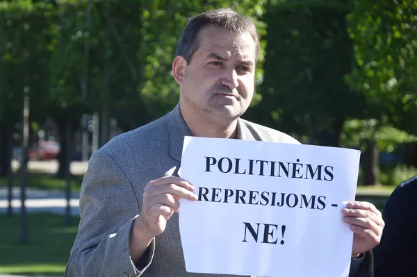 Митинг “Социалистического народного фронта” Литвы возле здания Апелляционного суда - Sputnik Lietuva