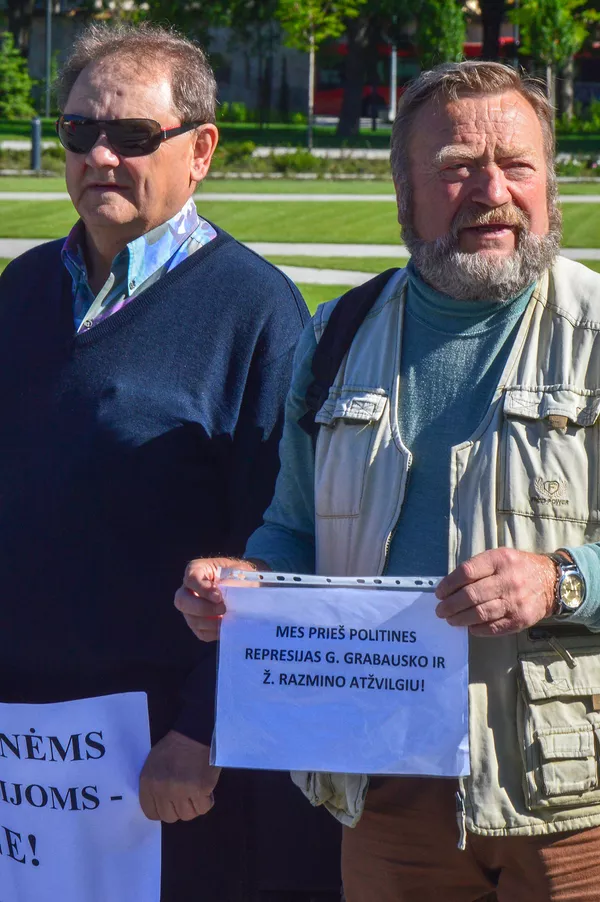 Митинг “Социалистического народного фронта” Литвы возле здания Апелляционного суда - Sputnik Lietuva