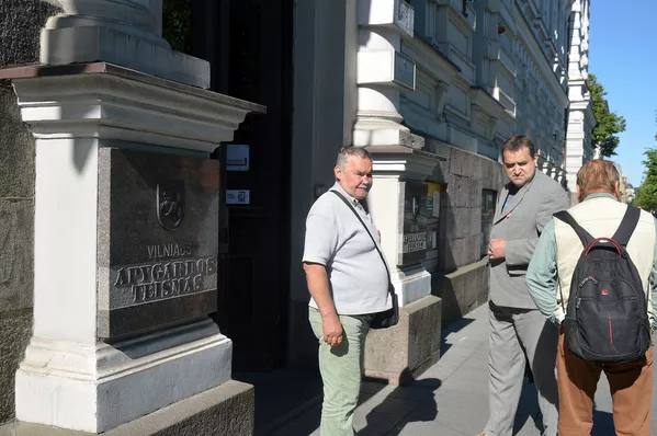Митинг “Социалистического народного фронта” Литвы возле здания Апелляционного суда - Sputnik Lietuva