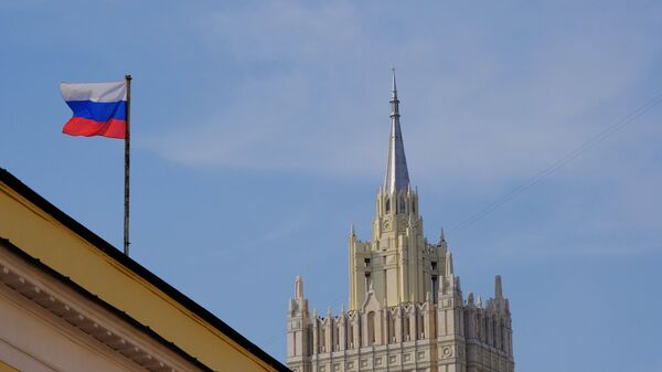 Шпиль на здании министерства иностранных дел РФ на Смоленской-Сенной площади в Москве - Sputnik Lietuva