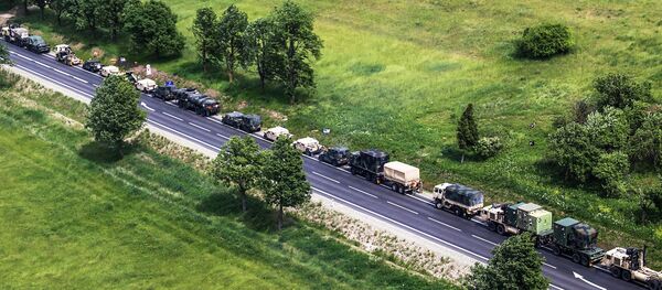 Колонна техники НАТО на учениях Saber Strike 2018 в Литве - Sputnik Литва