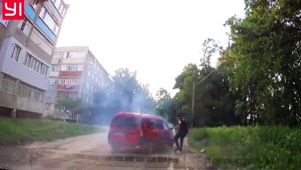 Зрелищное задержание нетрезвого водителя в Молдавии попало на видео - Sputnik Литва