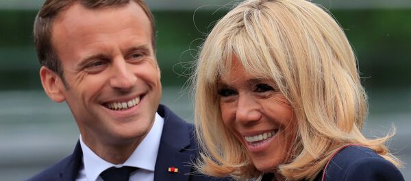 Brigitte ir Emanuelis Macronai Brigitte ir Emanuelis Macronai - Sputnik Lietuva