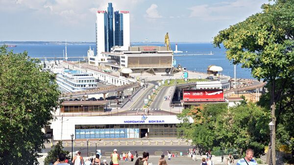 Вид на Одесский морской вокзал с Потемкинской лестницы - Sputnik Литва
