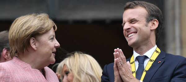 Канцлер Германии Ангела Меркель и президент Франции Эммануэль Макрон Канцлер Германии Ангела Меркель и президент Франции Эммануэль Макрон - Sputnik Lietuva