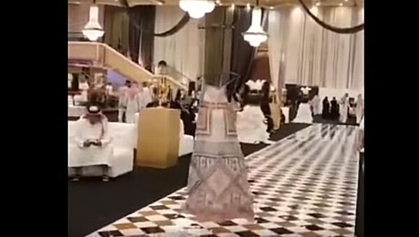 В Саудовской Аравии на модном показе вместо моделей использовали дроны - Sputnik Литва