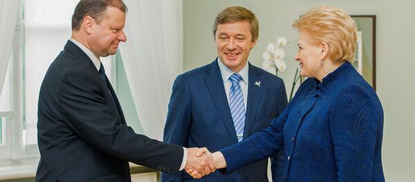 Саулюс Сквернялис и Рамунас Карбаускис с президентом Литвы Далей Грибаускайте, архивное фото - Sputnik Литва