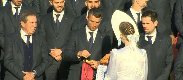 Криштиану Роналду попробовал каравай под Подмосковные вечера - Sputnik Литва