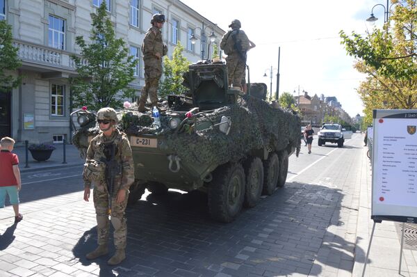Выставка военной техники в Вильнюсе Выставка военной техники в Вильнюсе - Sputnik Литва