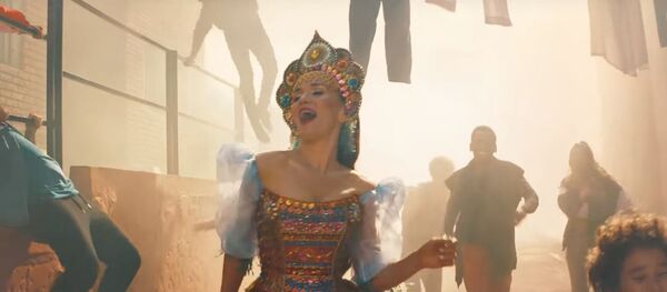 Natalija Oreiro atliko FIFA-2018 skirtą dainą rusų kalba ir kokošnike Natalija Oreiro atliko FIFA-2018 skirtą dainą rusų kalba ir kokošnike - Sputnik Lietuva