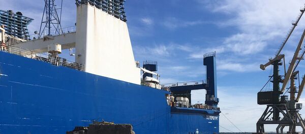 Грузовой пассажирский паром Петербург в порту Пальяссааре, архивное фото Грузовой пассажирский паром Петербург в порту Пальяссааре, архивное фото - Sputnik Литва