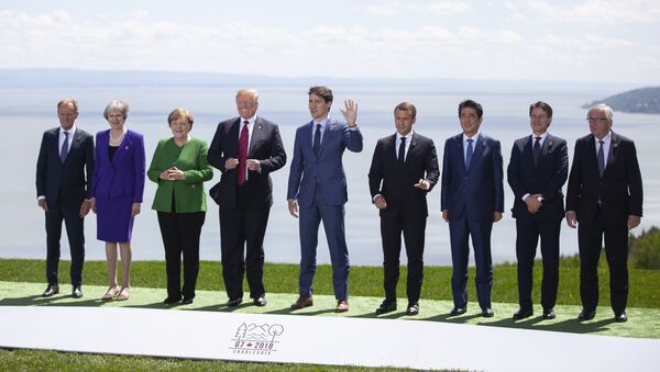 Лидеры стран G7 на саммите в Канаде, 8 июня 2018 года - Sputnik Lietuva