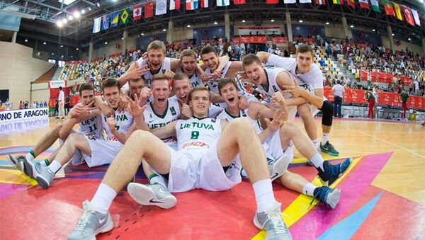 Молодёжная сборная Литвы по баскетболу завоевала бронзу на ЧМ-2016 - Sputnik Lietuva
