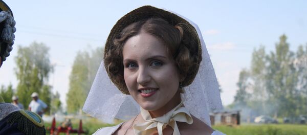 Девушка одетая как аристократка 19 века - Sputnik Литва