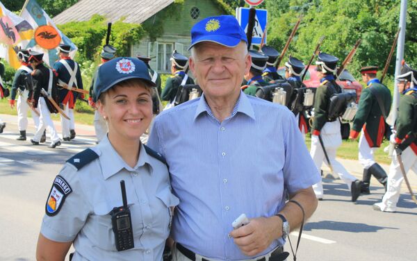 Политик Имбрасас и девушка-полицейский - Sputnik Литва