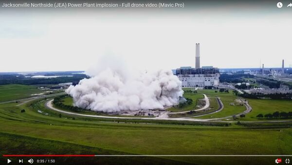 Взорвать за 10 секунд: как снесли две 140-метровые градирни во Флориде - Sputnik Lietuva