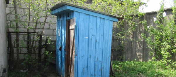 Деревянный туалет, выставленный на торги Деревянный туалет, выставленный на торги - Sputnik Lietuva