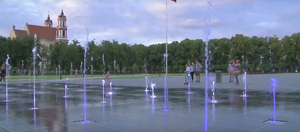 Интерактивный фонтан в Вильнюсе Интерактивный фонтан в Вильнюсе - Sputnik Lietuva
