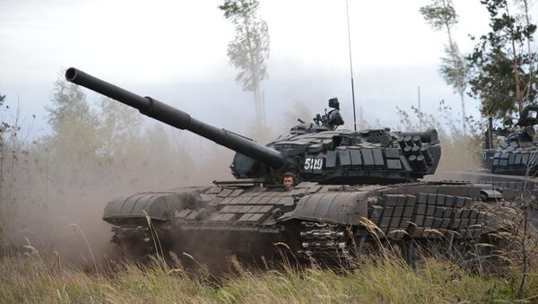Танк Т-72Б3 во время батальонных тактических учений в Воронежской области, архивное фото - Sputnik Литва