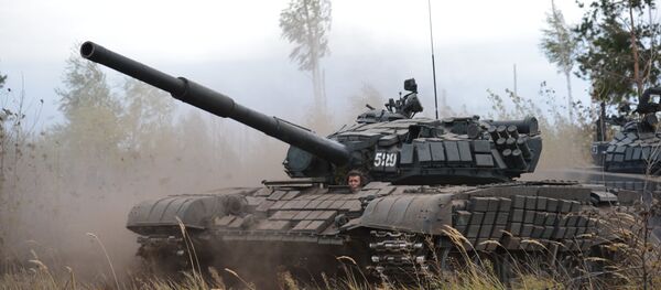 Танк Т-72Б3 во время батальонных тактических учений в Воронежской области, архивное фото Танк Т-72Б3 во время батальонных тактических учений в Воронежской области, архивное фото - Sputnik Литва