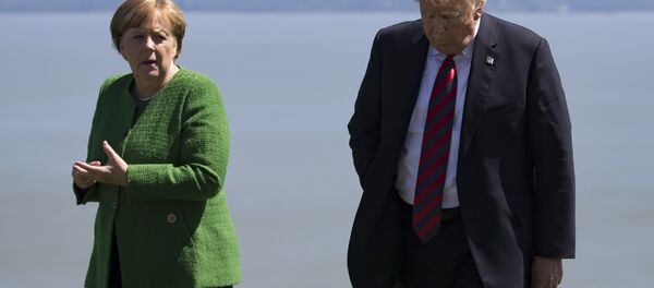 Канцлер германии Ангела Меркель и президент США Дональд Трамп на встрече G7 в Канаде, 8 июня 2018 года Канцлер германии Ангела Меркель и президент США Дональд Трамп на встрече G7 в Канаде, 8 июня 2018 года - Sputnik Литва