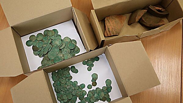 Древние монеты, найденные в Каунасе во время реставрационных работ - Sputnik Литва