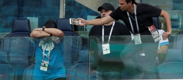 Diego Maradona užmigo Argentinos ir Nigerijos rungtynių metu Diego Maradona užmigo Argentinos ir Nigerijos rungtynių metu - Sputnik Lietuva