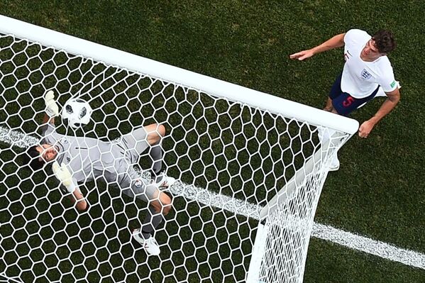 Вратарь Хайме Пенедо (Панама) пропускает гол в матче группового этапа чемпионата мира по футболу между сборными Англии и Панамы - Sputnik Lietuva