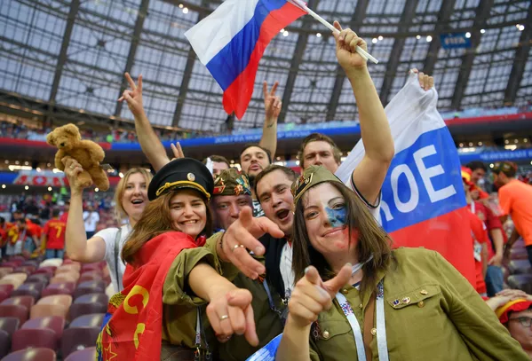 Болельщики празднуют победу сборной России Болельщики празднуют победу сборной России - Sputnik Lietuva
