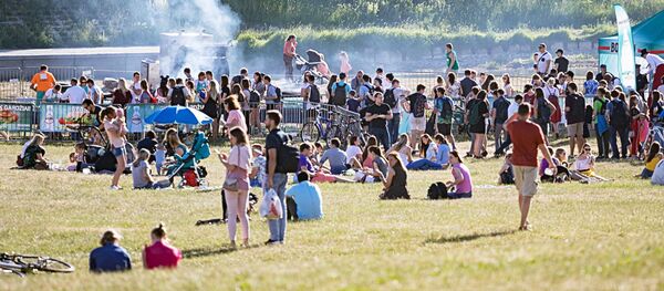 Люди на пикнике - Sputnik Литва