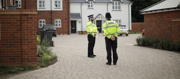 Полицейские в британском Эймсбери после госпитализации двух человек из-за отравления - Sputnik Литва