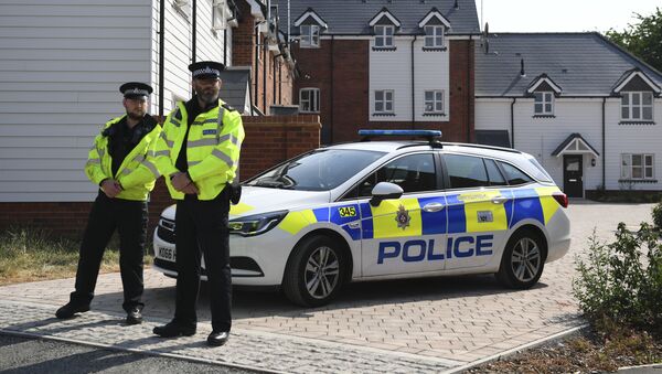 Полицейские в Британском Эймсбери после госпитализации двух человек из-за отравления - Sputnik Литва