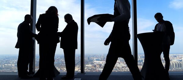 Посетители на самой высокой смотровой площадке в Европе в Москва-сити, архивное фото - Sputnik Литва