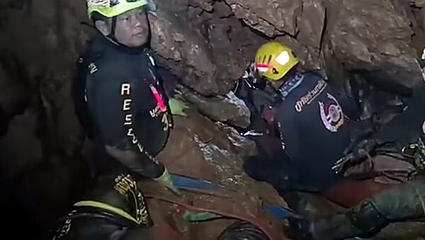 Спасательная операция: дети застряли в пещере в Таиланде - Sputnik Литва