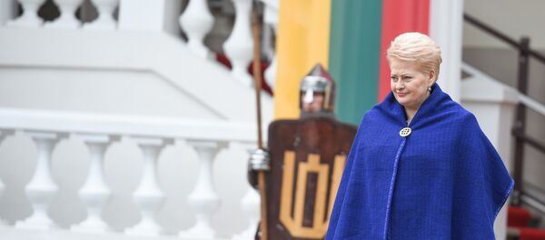 Президент Литвы Даля Грибаускайте на празднике песни школьников Литвы Президент Литвы Даля Грибаускайте на празднике песни школьников Литвы - Sputnik Литва