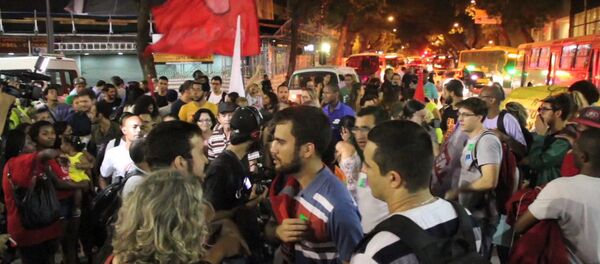 Акция протеста на улицах Рио-де-Жанейро против Олимпиады - 2016 в Бразилии - Sputnik Литва