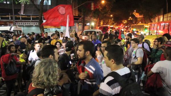 Акция протеста на улицах Рио-де-Жанейро против Олимпиады - 2016 в Бразилии - Sputnik Литва