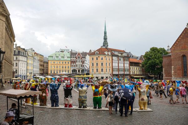 Выставка United Buddy Bears на Домской площади в Риге - Sputnik Литва