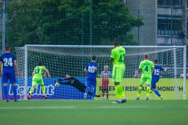 Футболисты Стумбраса одержали сенсационную победу в Лиге Европы Футболисты Стумбраса одержали сенсационную победу в Лиге Европы - Sputnik Литва