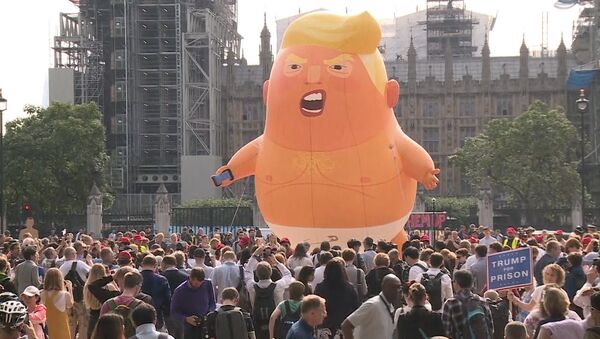 Надувной Трамп принял участие в протестах в Лондоне - Sputnik Lietuva