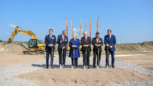Prezidentė Dalia Grybauskaitė davė startą Vokietijos pramonės giganto Continental gamyklos statyboms - Sputnik Lietuva