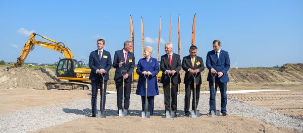 Даля Грибаускайте на открытии строительства предприятия Continental в Каунасе - Sputnik Литва