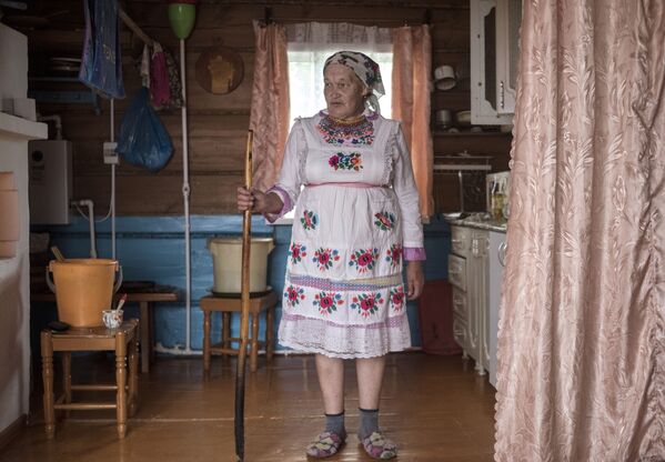 Жительница села Шоруньжа в национальном костюме - Sputnik Литва
