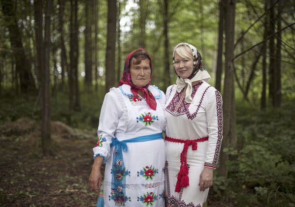 Жительницы села  Шоруньжа  в национальных костюмах на праздник Сярем - Sputnik Литва